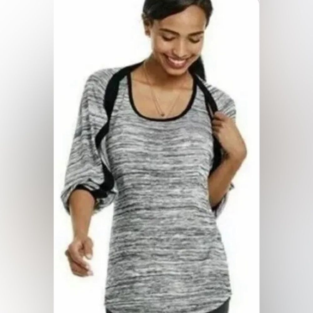 CAbi marled gray black edged horizontal knit shrug & racerback tank set. Medium.